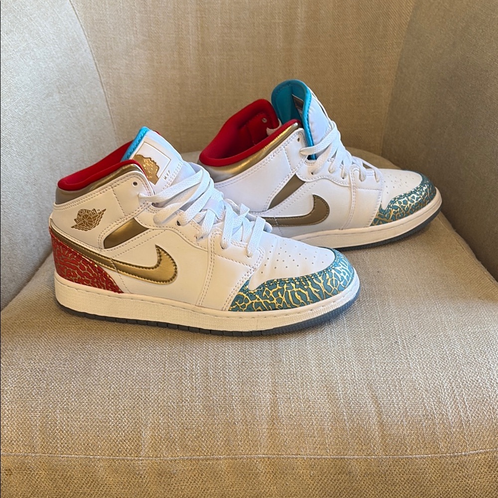 Kids Air Jordan size 6.5 Never been worn